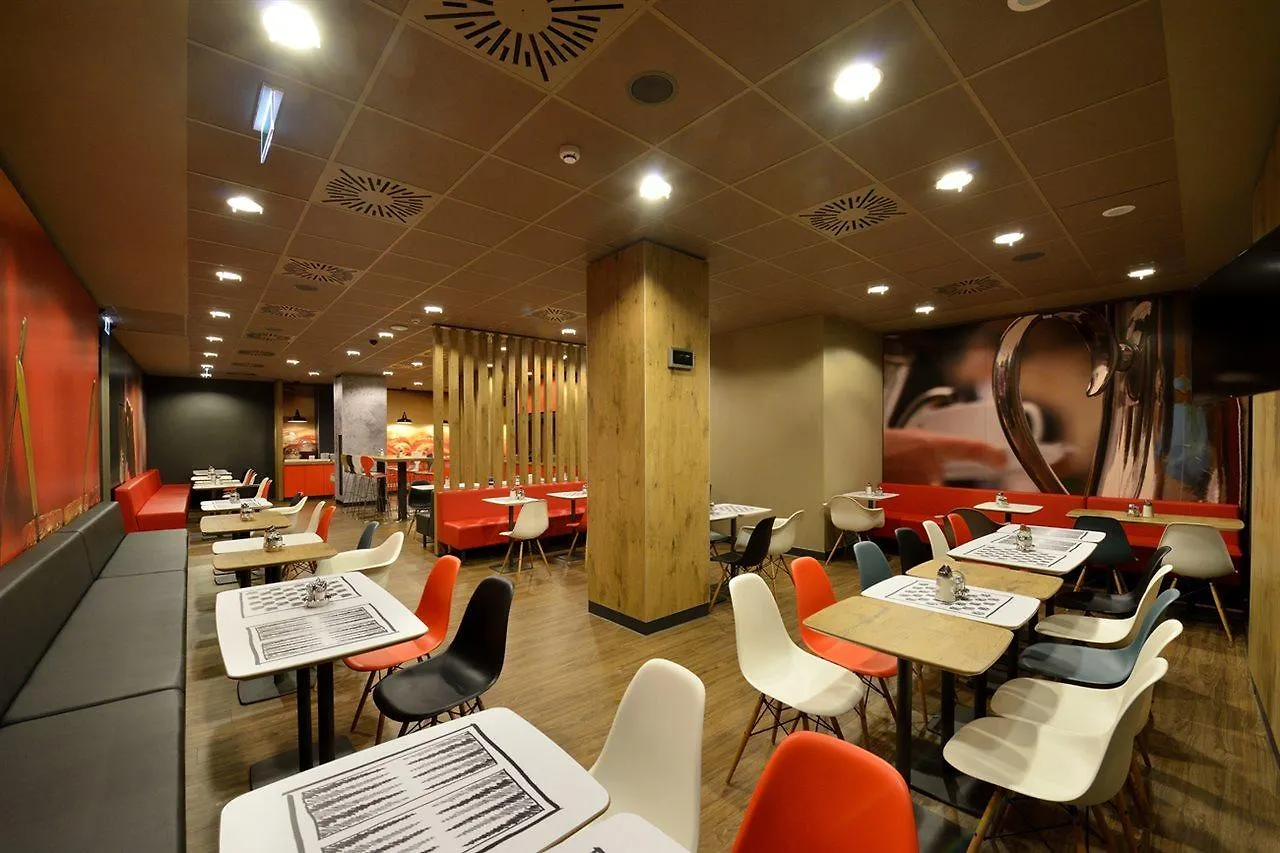 Ibis Budapest City 3*,