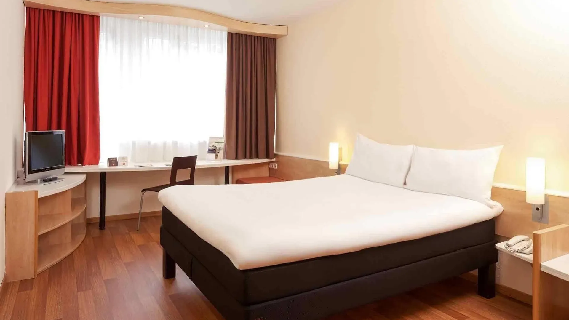 Ibis Budapest City 3*,